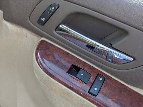 Used 2013 Chevrolet Suburban 2500 LT image 23