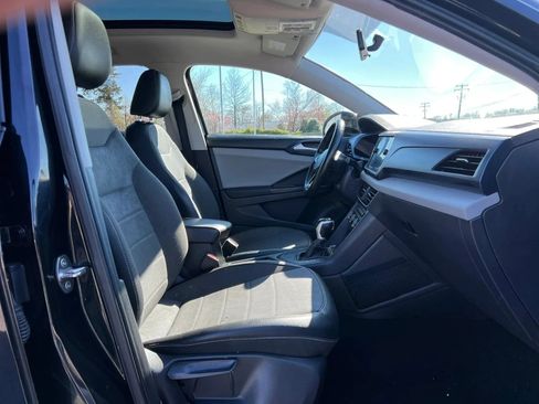 Used 2022 Volkswagen Taos SE FWD image 16