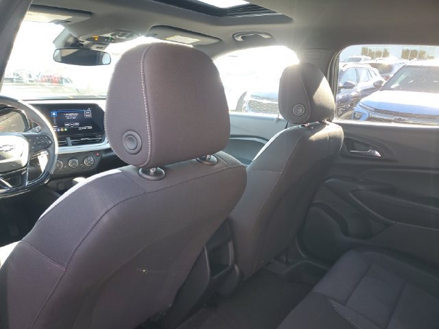 Certified 2024 Chevrolet Trax RS w/ Sunroof Package FWD image 9