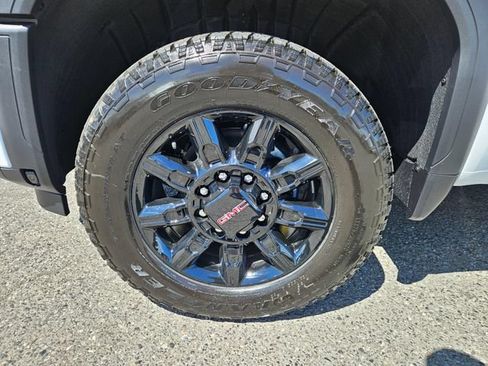 New 2026 GMC Sierra 2500 AT4 AWD/4WD image 9
