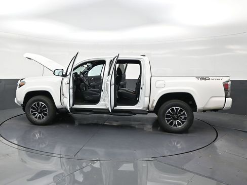 Used 2020 Toyota Tacoma TRD Sport w/ Technology Package RWD image 31