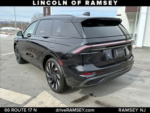 Used 2024 Lincoln Nautilus Reserve w/ Jet Appearance Package (87T) AWD/4WD image 3