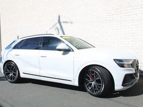 Used 2019 Audi Q8 Prestige w/ Luxury Package image 3