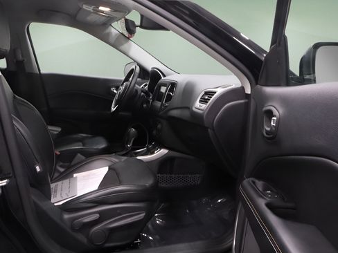 Certified 2019 Jeep Compass Latitude w/ Cold Weather Group AWD/4WD image 12