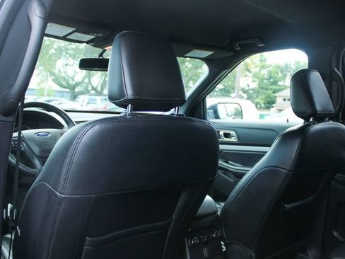 Used 2019 Ford Explorer XLT w/ Equipment Group 202A FWD image 31