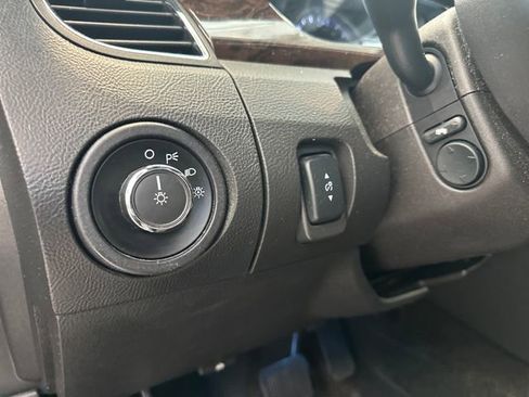 Used 2016 Ford Taurus Limited FWD image 19