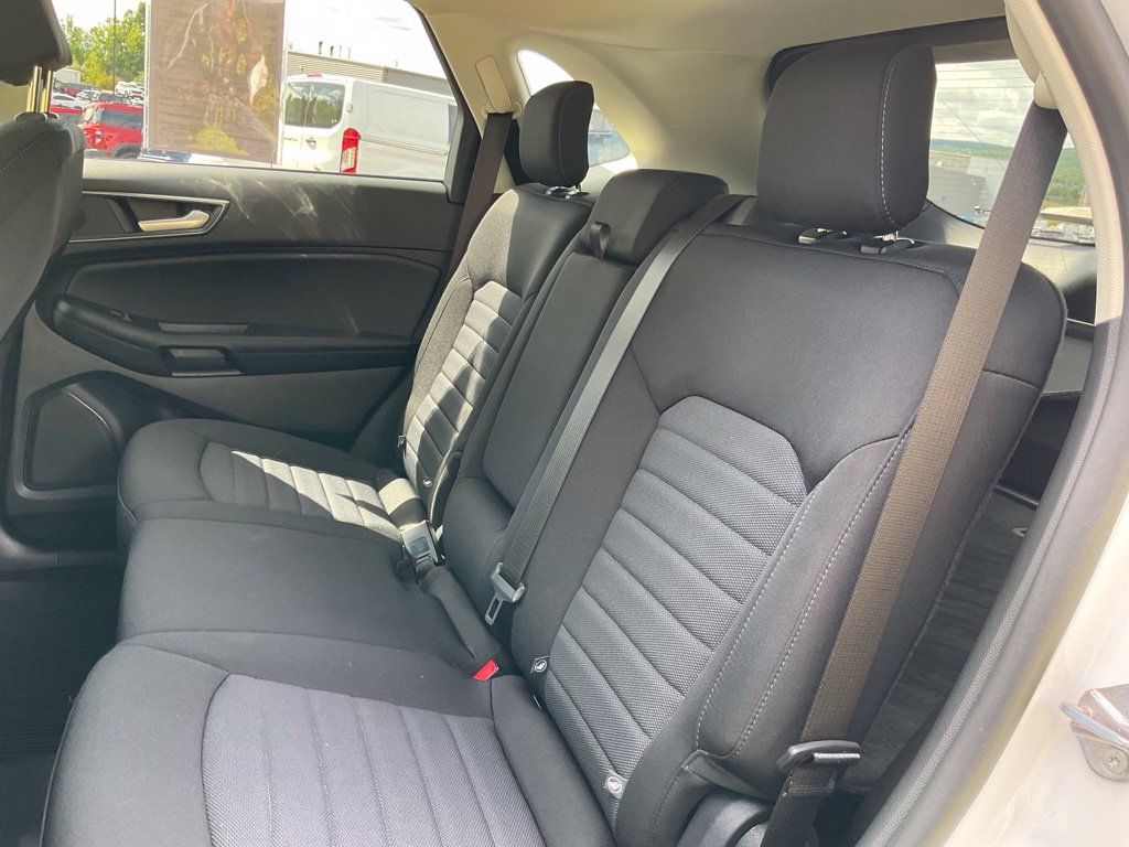 Used 2024 Ford Edge SE w/ Black Appearance Package AWD/4WD image 17