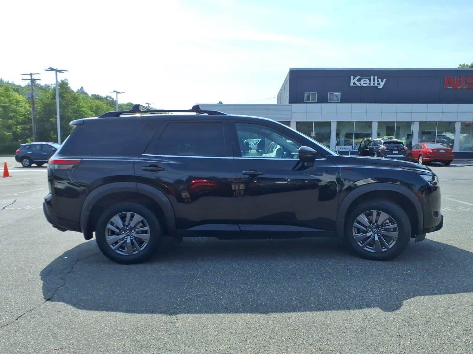 Certified 2023 Nissan Pathfinder SV w/ SV Premium Package AWD/4WD image 4