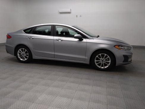 Used 2020 Ford Fusion SE image 11
