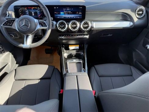New 2025 Mercedes-Benz GLB 250 4MATIC image 8