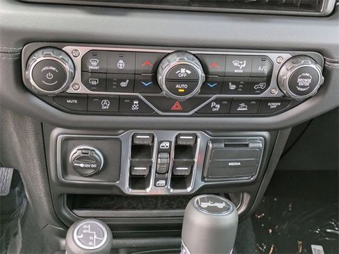 New 2025 Jeep Wrangler Sahara image 20