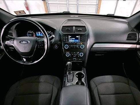 Used 2018 Ford Explorer XLT AWD/4WD image 14