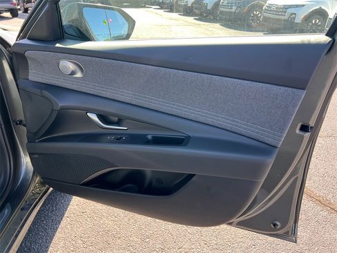 Certified 2025 Hyundai Elantra Limited image 14
