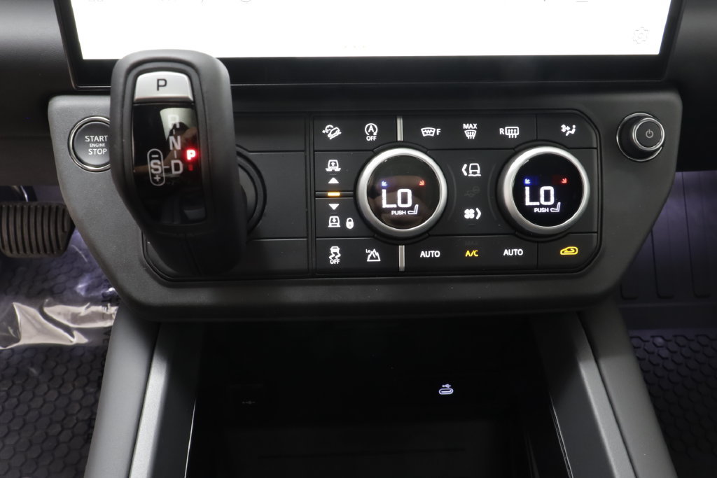 New 2026 Land Rover Defender 110 X-Dynamic SE AWD/4WD image 14