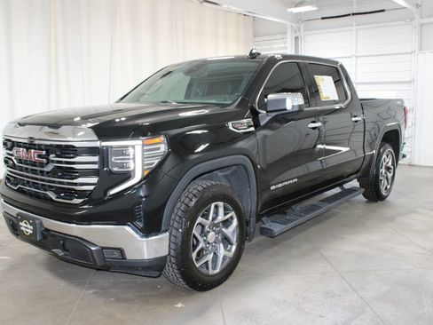 Used 2022 GMC Sierra 1500 SLT w/ SLT Convenience Package AWD/4WD image 4