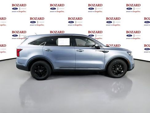 Used 2021 Kia Sorento LX image 9
