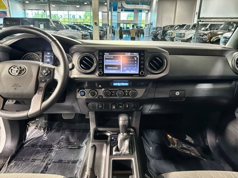 Used 2022 Toyota Tacoma TRD Off-Road image 28