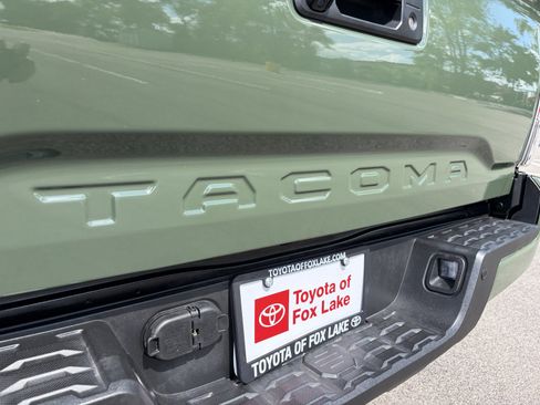 Used 2021 Toyota Tacoma TRD Off-Road w/ Technology Package AWD/4WD image 32