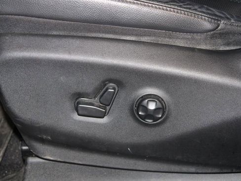 Used 2018 Chrysler Pacifica Touring-L w/ Premium Audio Group FWD image 17
