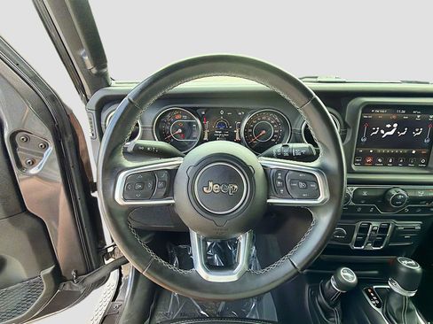 Used 2020 Jeep Wrangler Unlimited Sahara image 38