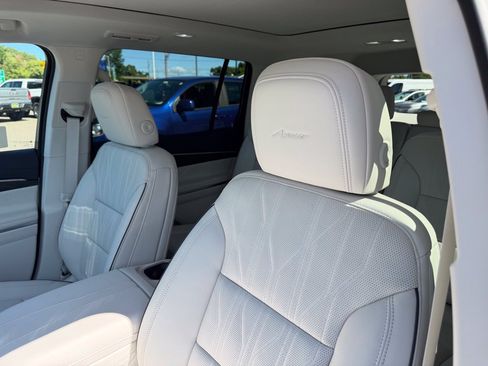 New 2027 Buick Enclave Avenir w/ LPO, Floor Liner Package AWD/4WD image 15