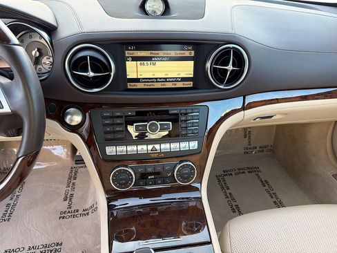 Used 2013 Mercedes-Benz SL 550 image 19