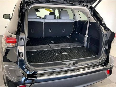 Used 2024 Toyota Highlander XLE FWD image 28