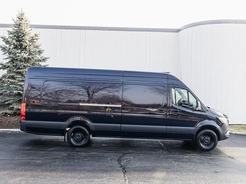 Used 2025 Mercedes-Benz Sprinter 2500 image 25