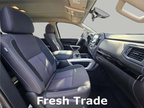 Used 2024 Nissan Titan SV w/ SV Convenience Package image 10