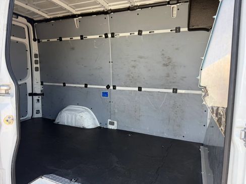 Used 2017 Mercedes-Benz Sprinter 2500 image 27