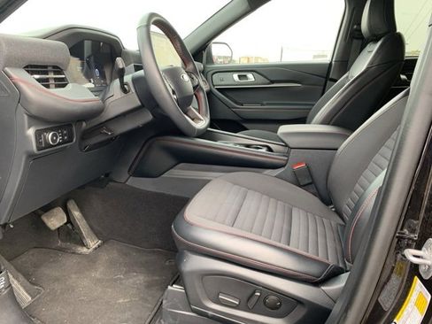 Used 2025 Ford Explorer ST-Line image 10