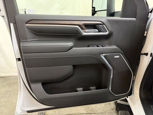 Used 2025 GMC Sierra 2500 SLT w/ SLT Premium Package image 33