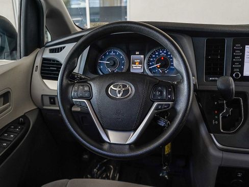 Used 2020 Toyota Sienna L image 15