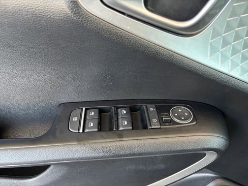 Used 2025 Kia Soul LX w/ LX Technology Package FWD image 18