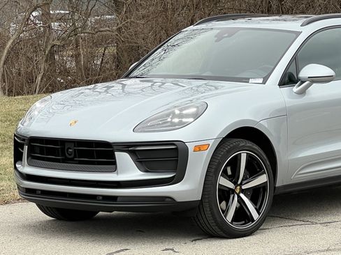 Certified 2025 Porsche Macan image 11