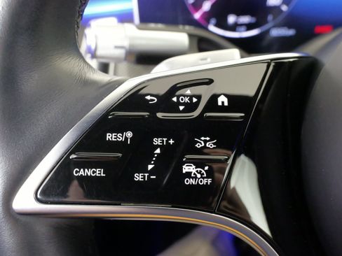 Used 2022 Mercedes-Benz S 500 4MATIC w/ AMG Line Package image 41