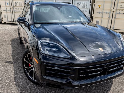 Used 2024 Porsche Cayenne S AWD/4WD image 31