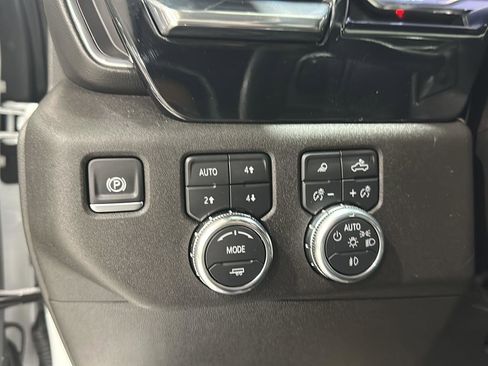 Used 2025 GMC Sierra 2500 SLT w/ SLT Convenience Package image 17