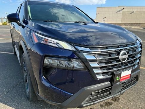 Certified 2025 Nissan Rogue SV FWD image 7