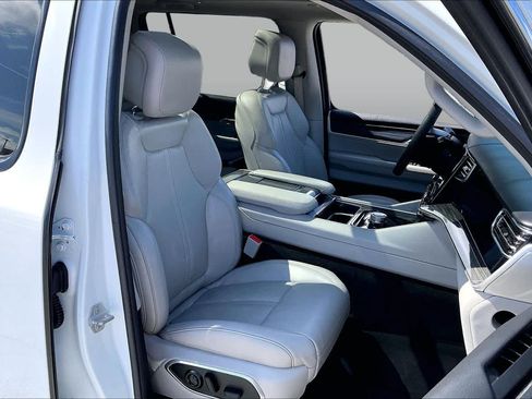 Used 2022 Jeep Wagoneer Series II w/ Premium Group I RWD image 9