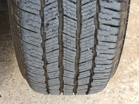 Used 2023 GMC Sierra 1500 SLT w/ SLT Convenience Package image 23