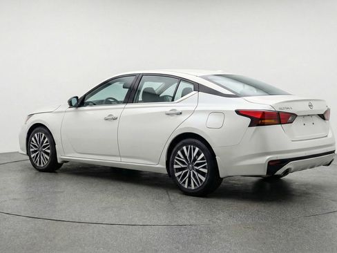 Used 2025 Nissan Altima 2.5 SV image 6