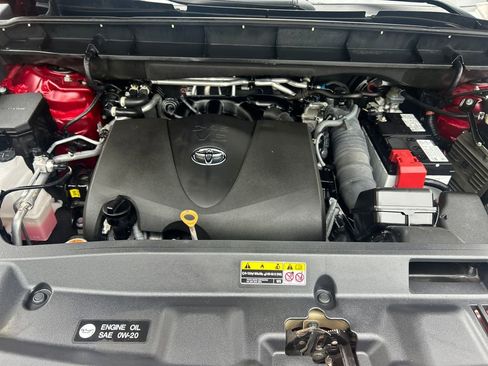 Used 2022 Toyota Highlander XLE image 21