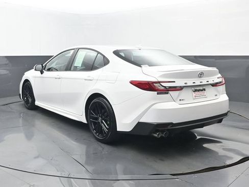 Used 2025 Toyota Camry SE FWD image 3