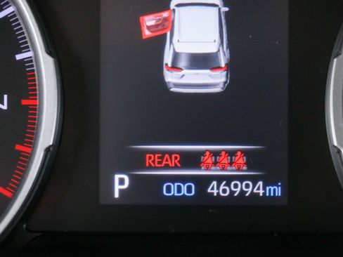 Used 2022 Toyota RAV4 XLE w/ Convenience Package FWD image 16