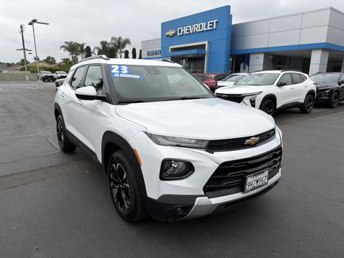 Used 2023 Chevrolet TrailBlazer LT FWD image 2