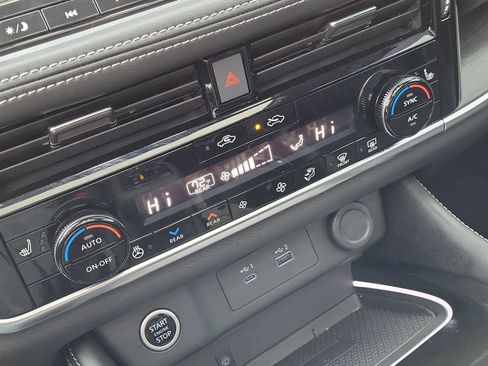 Used 2023 Nissan Rogue Platinum w/ Platinum Premium Package image 29