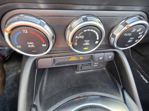 Used 2020 FIAT 124 Spider Abarth w/ Convenience Group image 19