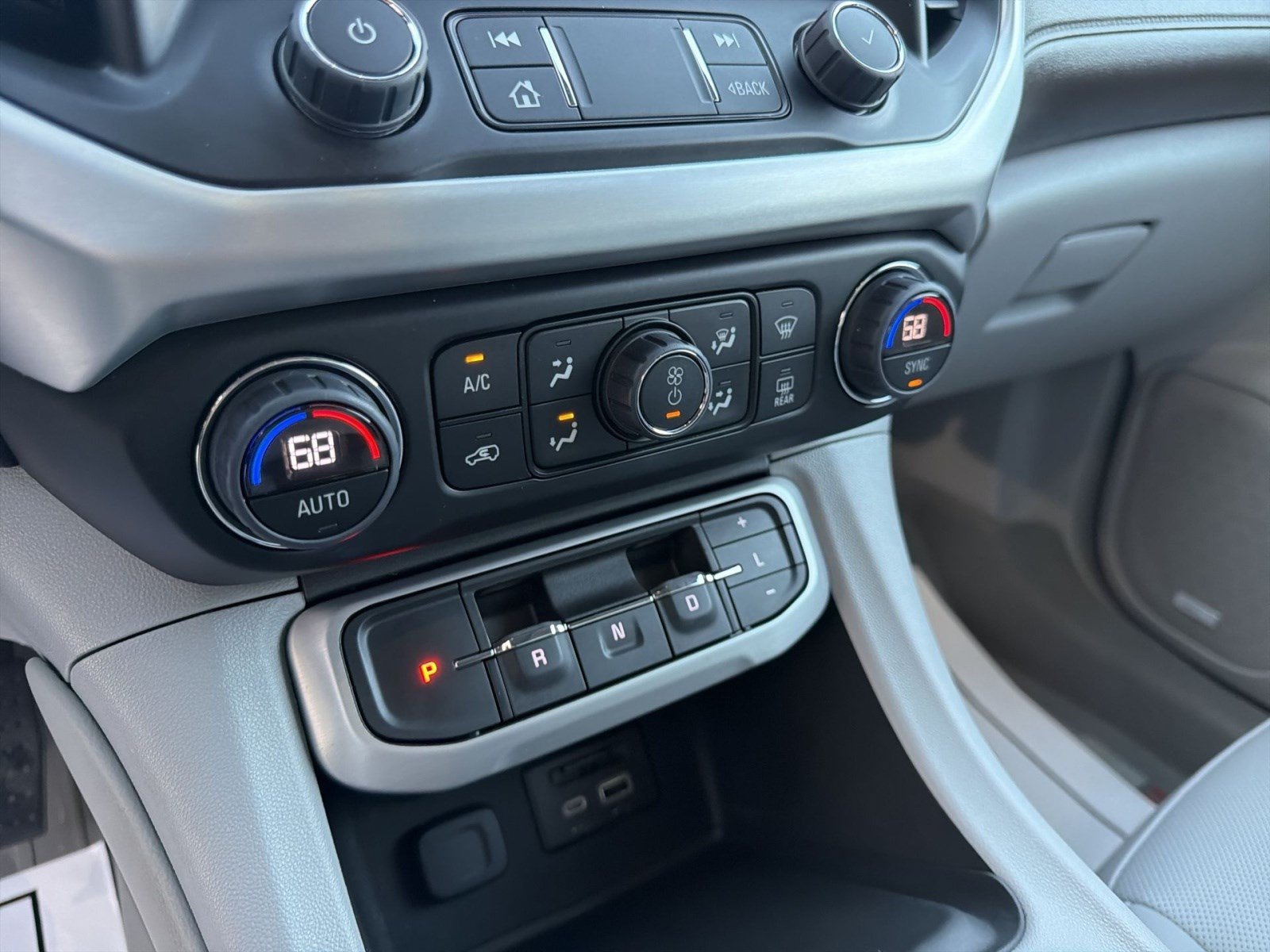 Used 2023 GMC Acadia SLT w/ Technology Package AWD/4WD image 20