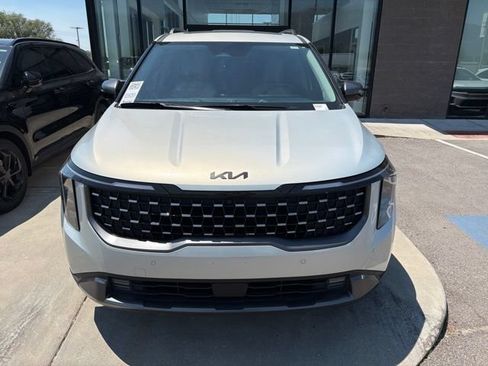 Used 2025 Kia Carnival SX w/ SX Dark Edition Package FWD image 7
